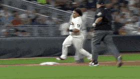 AnotherDeafeningAnura-max-1mb.gif.81351567cfc726f7e402a1539121eb29.gif